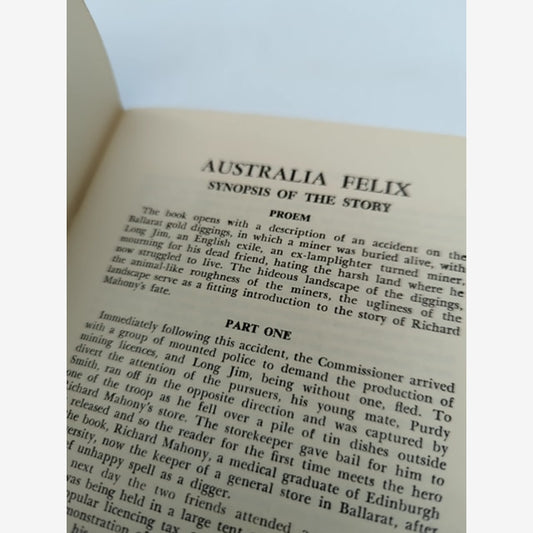 A Guide to the Study of H H Richardson's Australia Felix Majorie Burton, 1st Ed by Majorie Burton — photo 2