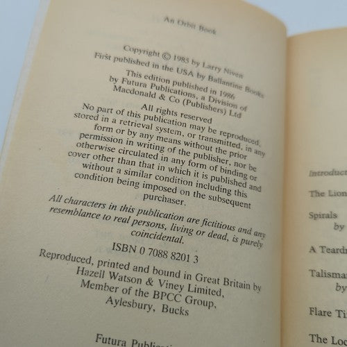 2x Larry Niven Science Fiction Bundle, Limits The Flight of the Horse, Sci-Fi by Larry Niven