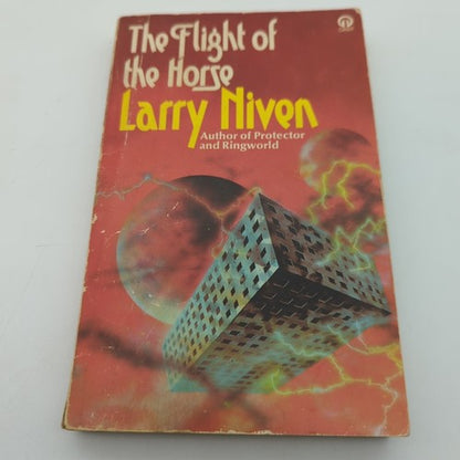 2x Larry Niven Science Fiction Bundle, Limits The Flight of the Horse, Sci-Fi by Larry Niven