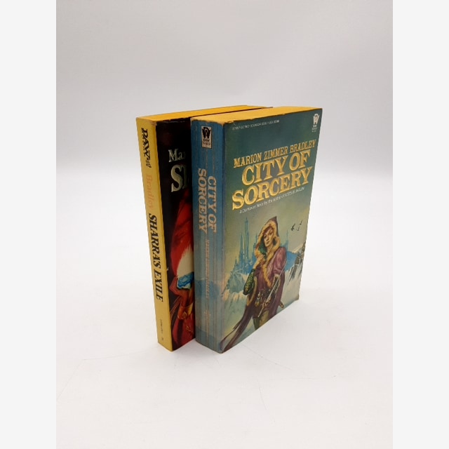 2x Marion Zimmer Bradley Paperback Darkover Series, Vintage DAW Books Sci-fi by Marion Zimmer Bradley — photo 2