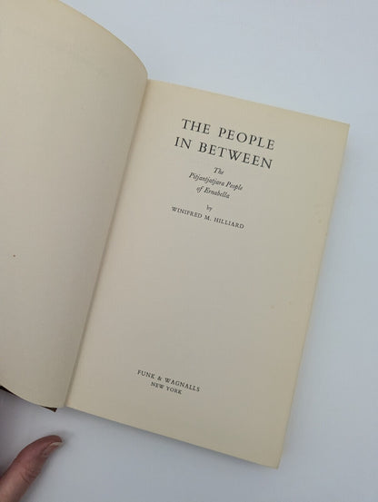 The People In Between: Pitjantjatjara People Of Ernabella W. Hillard Aboriginal by Winifred Hillard