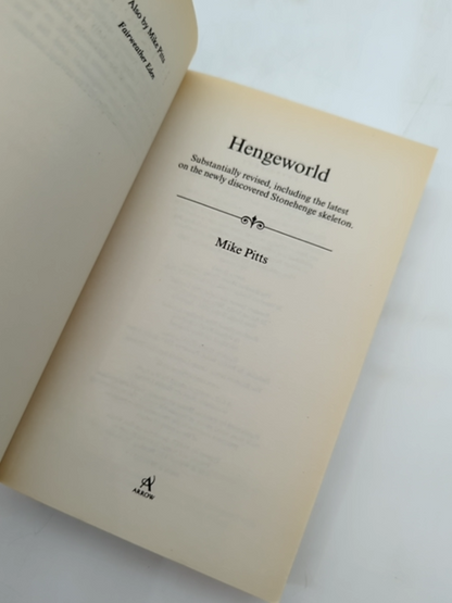 Hengeworld: Life In Britain 2000 Bc As Revealed By The Latest Discoveries At Sto by Mike Pitts