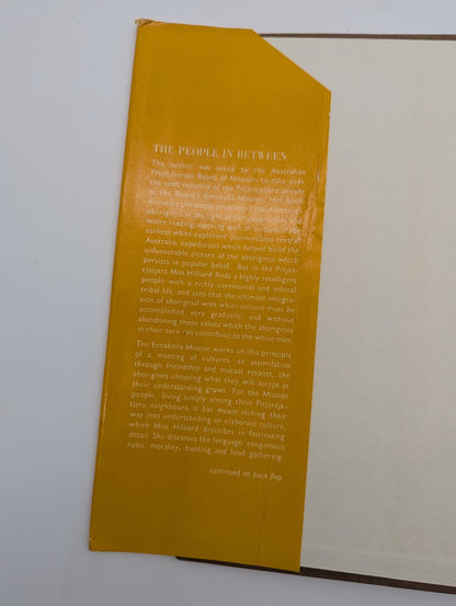 The People In Between: Pitjantjatjara People Of Ernabella W. Hillard Aboriginal by Winifred Hillard