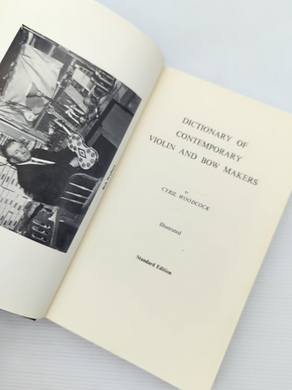Dictionary Of Contemporary Violin And Bowmakers by Cyril Woodcock by Cyril Woodcock