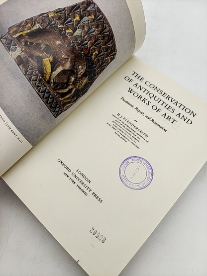 The Conservation Of Antiquities And Works Of Art;: Treatment, Repair, And Restor by H. J. Plenderleith