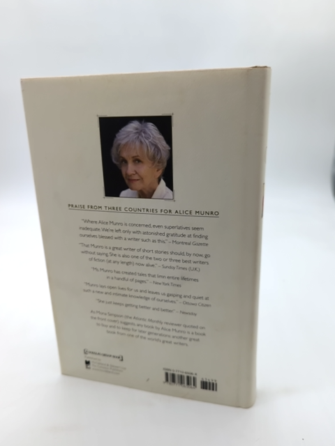 Runaway by Alice Munro (Hardcover, 2004) 1st Edition Literature by Alice Munro