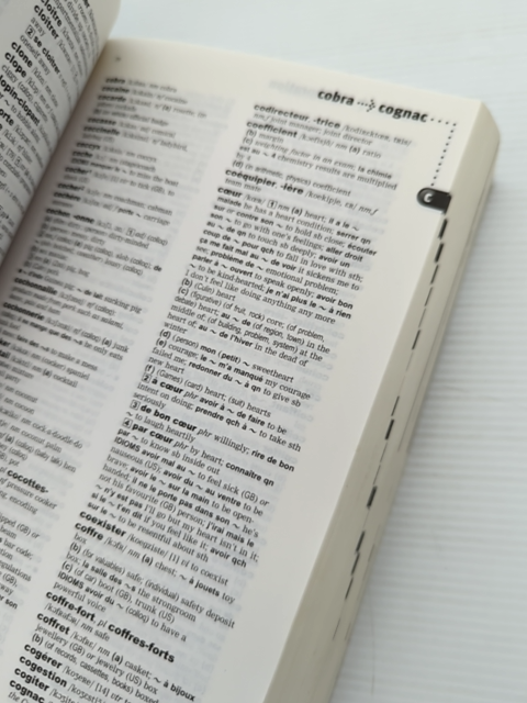 Pocket Oxford Hachette French Dictionary by Martine Pierquin Marianne Chalmers by Martine Pierquin