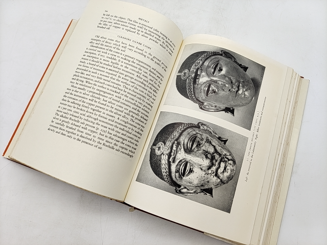 The Conservation Of Antiquities And Works Of Art;: Treatment, Repair, And Restor by H. J. Plenderleith