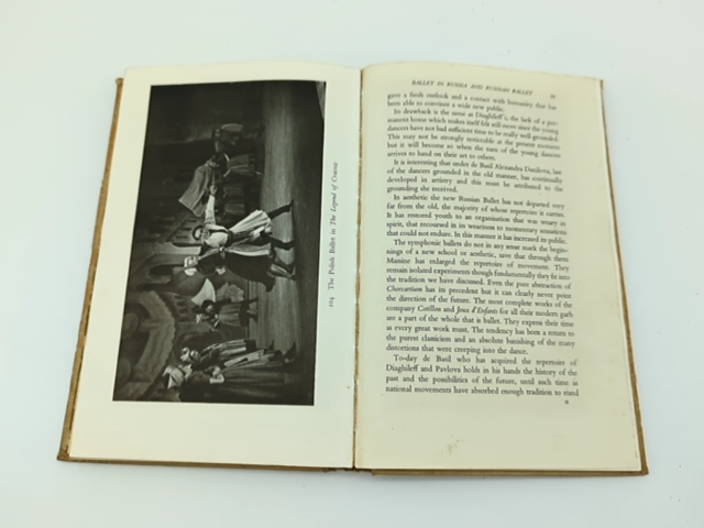 Ballet Panorama: An Illustrated Chronicle of Three Centuries by Arnold L Haskell by Arnold L Haskell