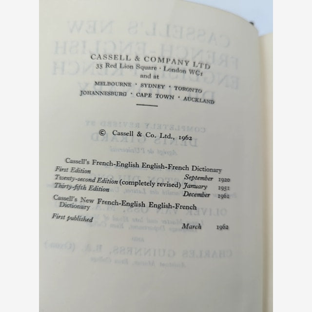 Cassell's New French Dictionary by Denis Girard (Leather, 1962) Reference by Denis Girard — photo 5