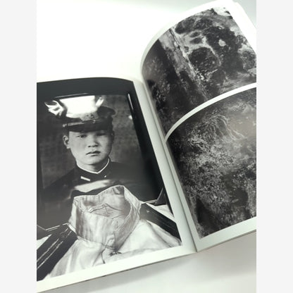 Conflict, Time, Photography by Simon Baker (Paperback, 2015) Coffee Table Book by Simon Baker — photo 5