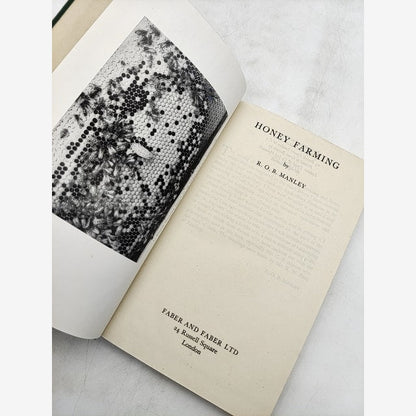 Honey Farming by R O B Manley (Cloth, 1946) Natural Beekeeping by R O B Manley — photo 4