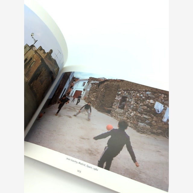 Magnum Football: Magnum Soccer by Simon Kuper (Paperback, 2005) 0714845213 by Simon Kuper — photo 6
