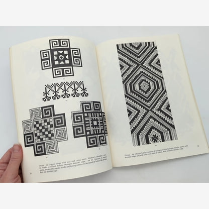 Mexican Indian Folk Designs: 252 Motifs From Textiles (dover Pictorial Archive), by Irmgard Weitlaner-Johnson — photo 3