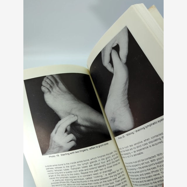 Reflexology: Techniques Of Foot Massage For Health And Fitness by Anna Kaye by Anna Kaye — photo 5