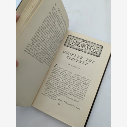 The First Men In The Moon by H G Wells (Cloth, 1926) Science & Medicine by H G Wells — photo 5